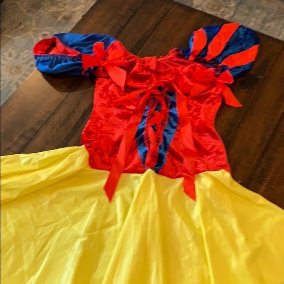 Snow White. Costume. Halloween - Picture 2 of 5